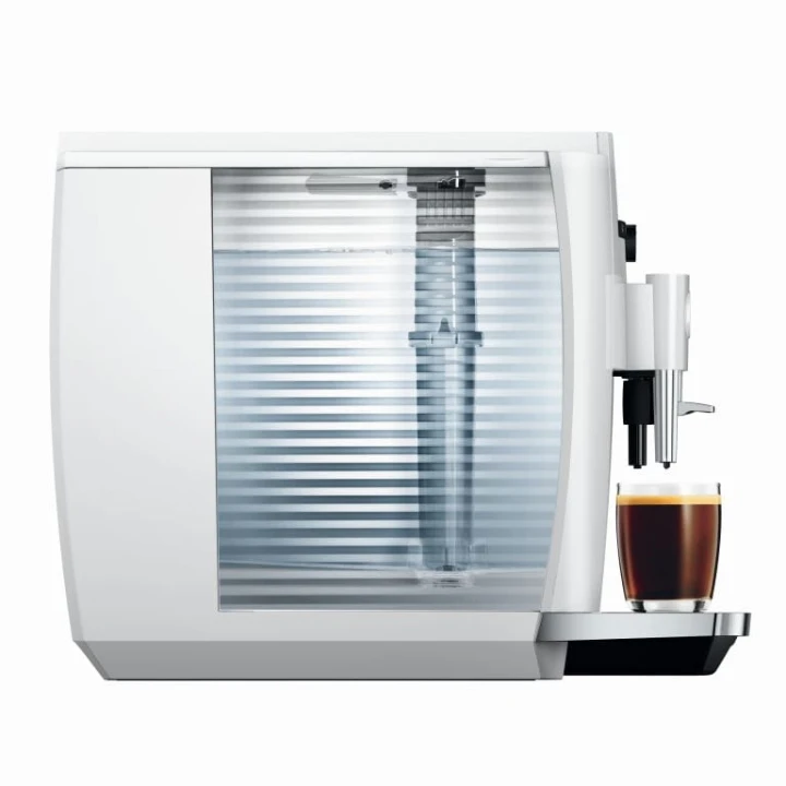 Ekspres Jura E4 EA w kolorze Piano Black, zaprezentowany widok na zbiornik wody ze wzorem w linie