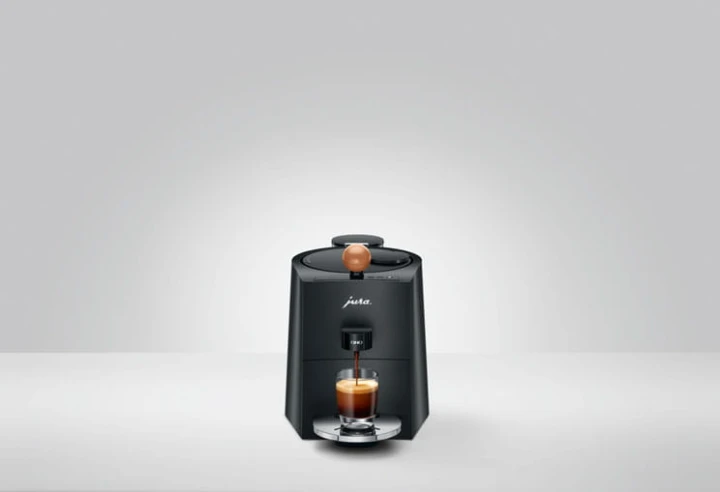 Ekspres Jura ONO w kolorze Coffee Black, prezentacja modelu