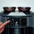 Ekspres Jura GIGA 10 w kolorze Diamond Black - błyszczącej czerni, widok na ekran panorama z personalizacją kawy mlecznej cold-brew