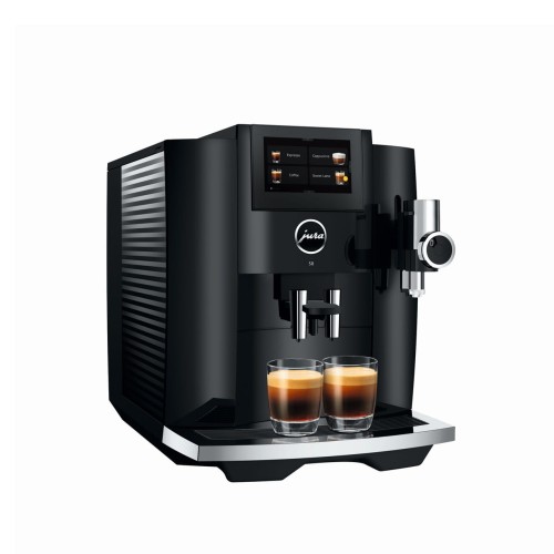 Ekspres Jura S8 EB w kolorze Piano Black, zaprezentowany od lewej strony z dwiema szklankami espresso, widok na zbiornik wody