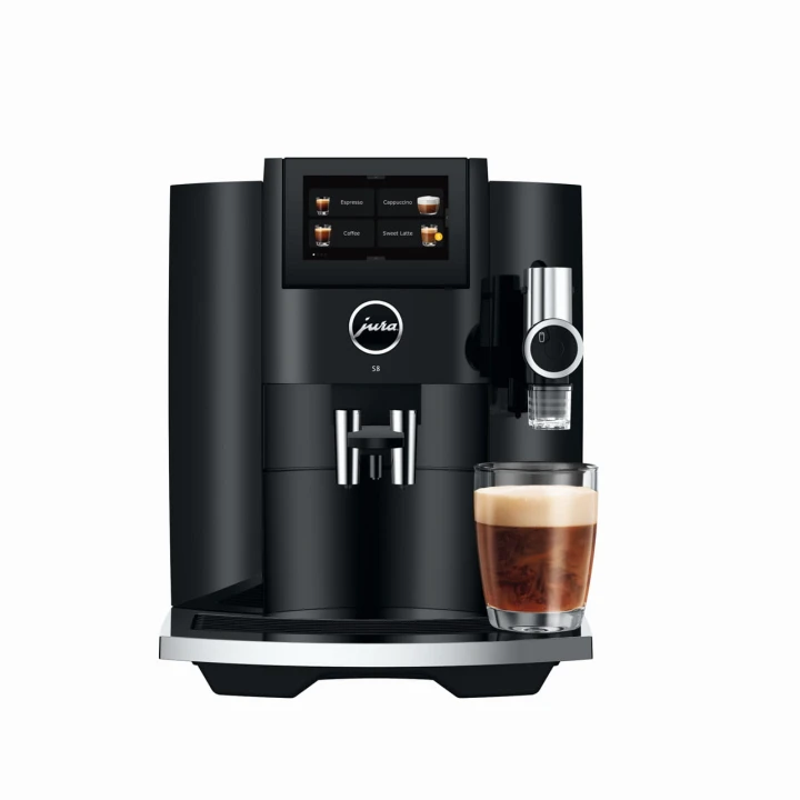 Ekspres Jura S8 EB w kolorze Piano Black z prezentacją funkcji Sweet Foam, słodka pianka