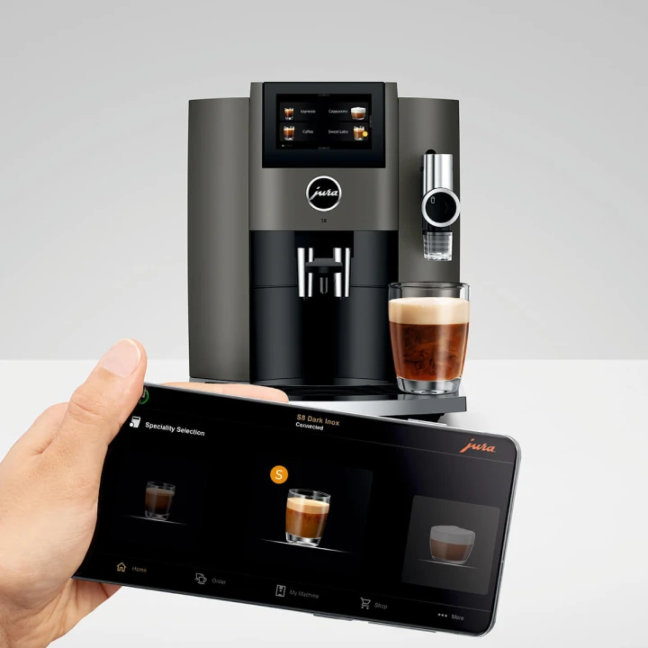 Ekspres Jura S8 EB w kolorze Dark Inox z prezentacją funkcji obsługi za pomocą aplikacji mobilej JOE
