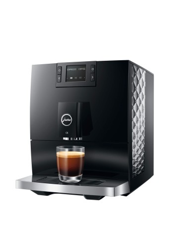 Ekspres Jura C8 EA w kolorze Piano Black, zaprezentowany z prawej strony, widok na zbiornik wody