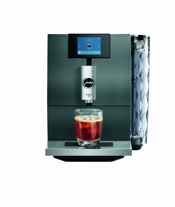Ekspres Jura ENA 5 EA w kolorze Night Inox, zaprezentowany z ekranem w kolorze niebieskim - aktywowane Cold Brew