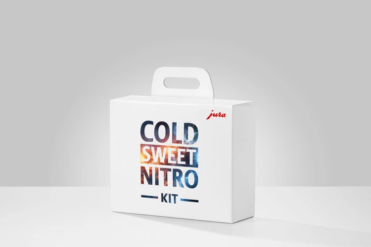 Opakowanie zawierające zestaw Cold Sweet Nitro ze szklanką, zdjęcie w ujęciu z prawej strony