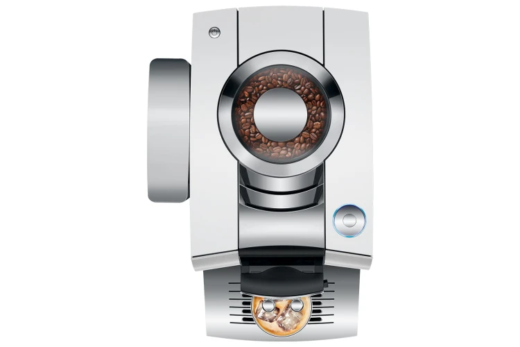 Ekspres Jura Z10 w kolorze białym, zaprezentowany od góry, z widokiem na zbiornik ziaren oraz rotary switch, ze szklanką kawy Cold-brew
