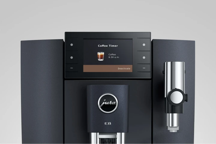 Ekspres Jura E8 ED w kolorze Cosmic Black, zaprezentowany z opcją Coffee Timer