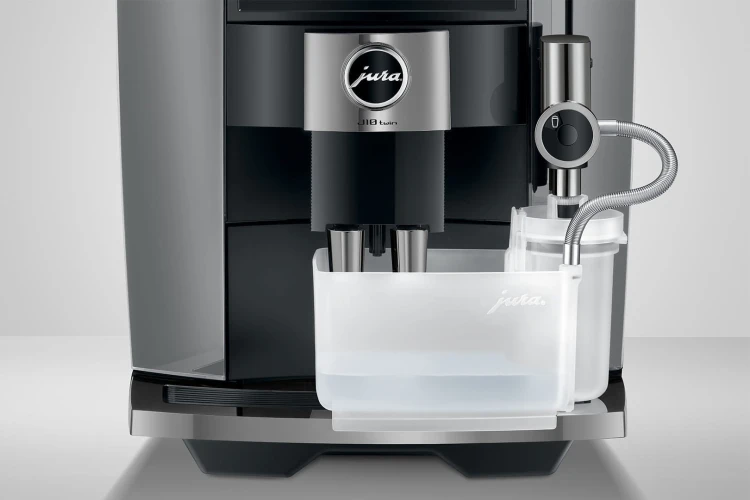 Ekspres Jura J10 Twin w kolorze Diamond Onyx, zaprezentowana funkcja automatycznego programu czyszczenia systemu mlecznego