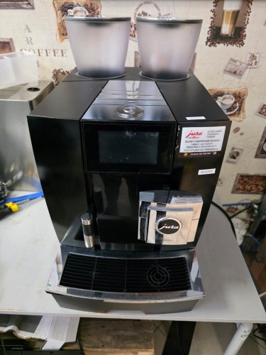 OUTLET Ekspres do kawy JURA GIGA X8c z przyłączem wody 290/E