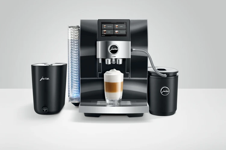 Ekspres Jura Z10 w kolorze Diamond Black (EB) generacja druga, zaprezentowany z podgrzewaczem szklanek w kolorze czarnym oraz chłodziarką Cool Control.