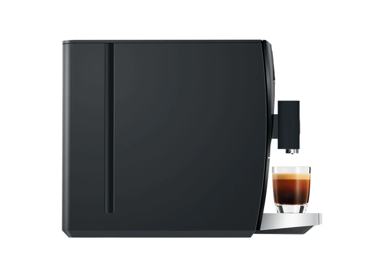 Ekspres Jura C3 EA w kolorze Piano Inox, zaprezentowany z lewej strony