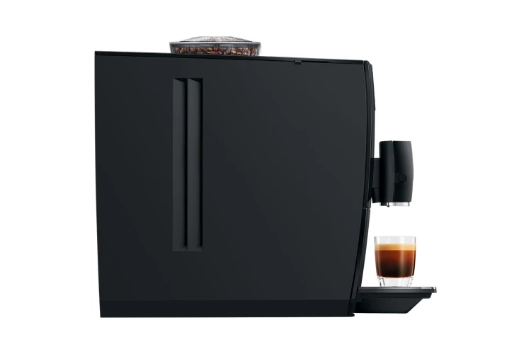 Prezentacja lewego boku ekspresu Jura A8 Piano Black