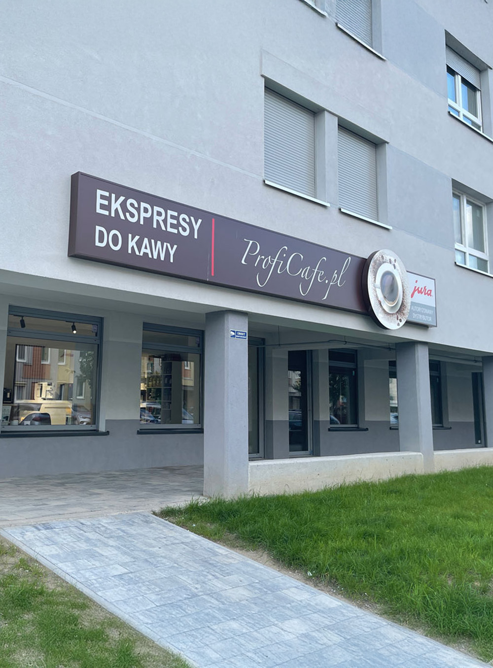 Sklep stacjonarny w Luboniu